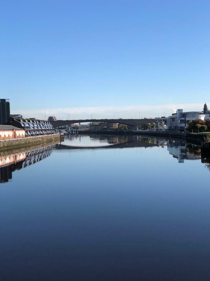 Sec/ Hydro Two Bed Flat With Free Parking And Great View Lejlighed Glasgow Eksteriør billede