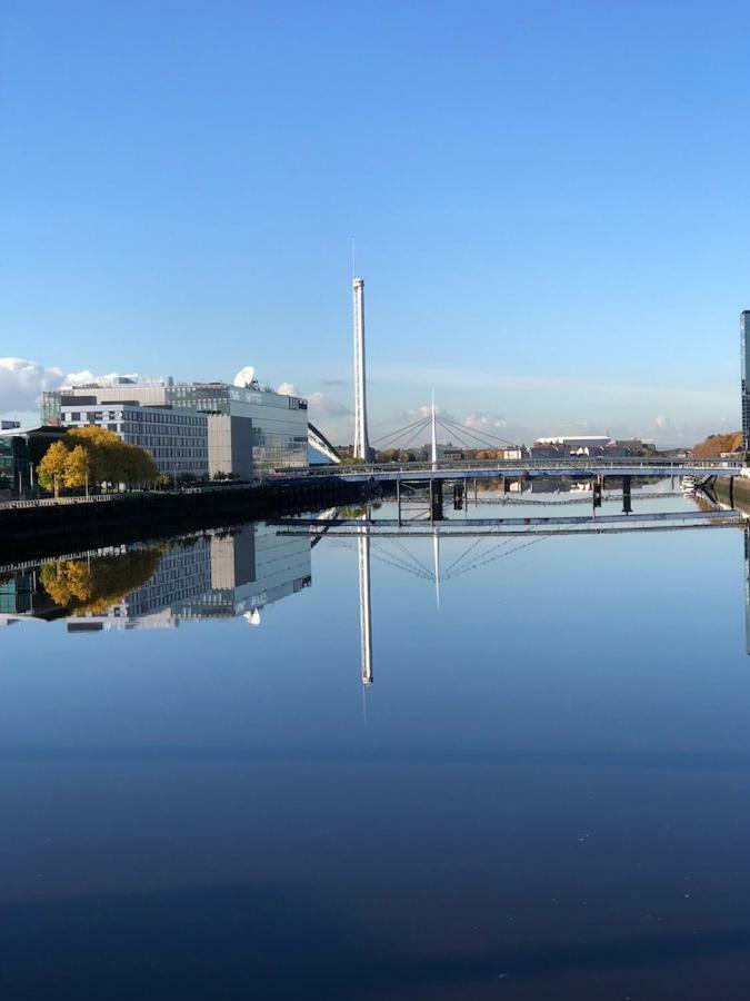Sec/ Hydro Two Bed Flat With Free Parking And Great View Lejlighed Glasgow Eksteriør billede